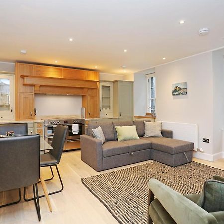 Joivy Modern And Airy Flat On The Historic Royal Mile Apartment Edinburgh Bagian luar foto