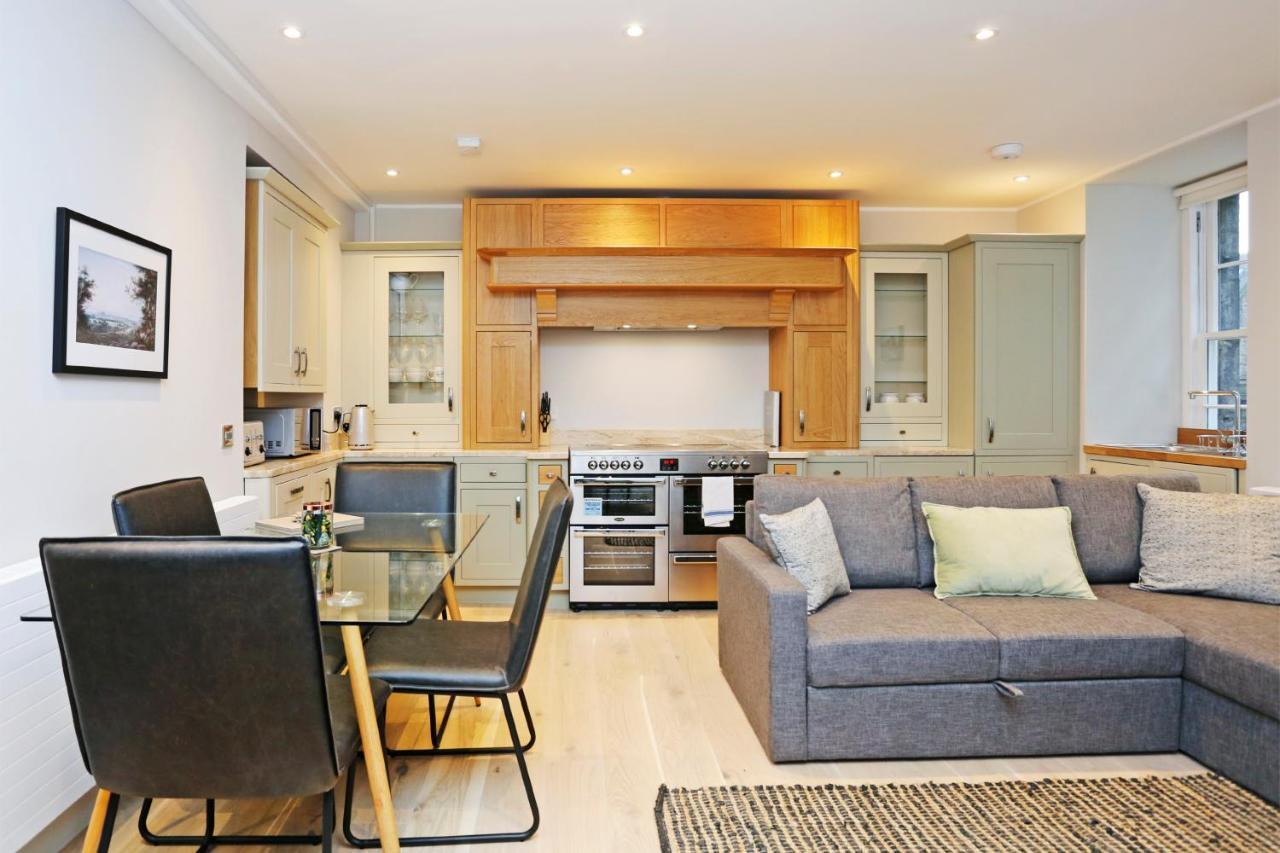 Joivy Modern And Airy Flat On The Historic Royal Mile Apartment Edinburgh Bagian luar foto