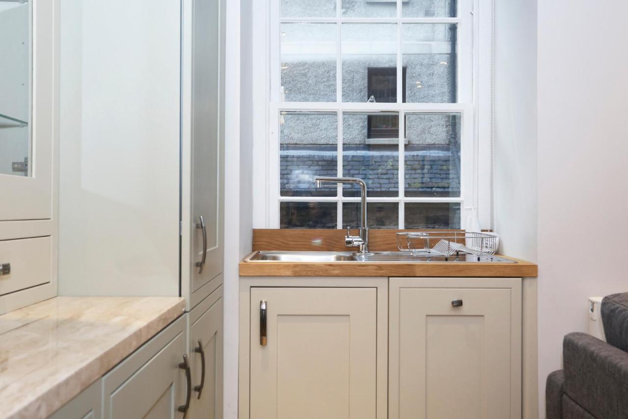 Joivy Modern And Airy Flat On The Historic Royal Mile Apartment Edinburgh Bagian luar foto