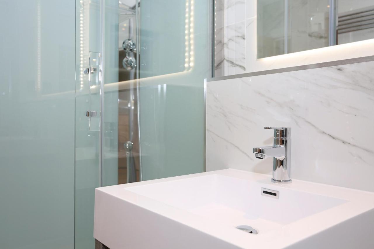 Joivy Modern And Airy Flat On The Historic Royal Mile Apartment Edinburgh Bagian luar foto
