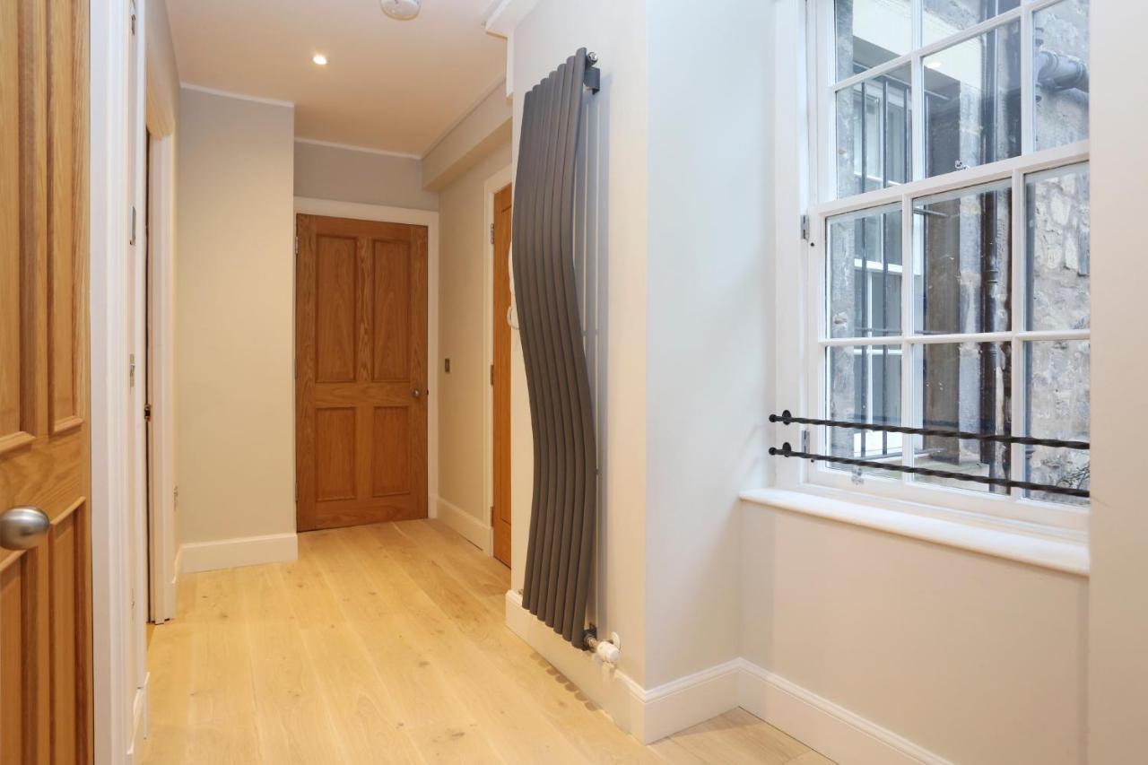 Joivy Modern And Airy Flat On The Historic Royal Mile Apartment Edinburgh Bagian luar foto