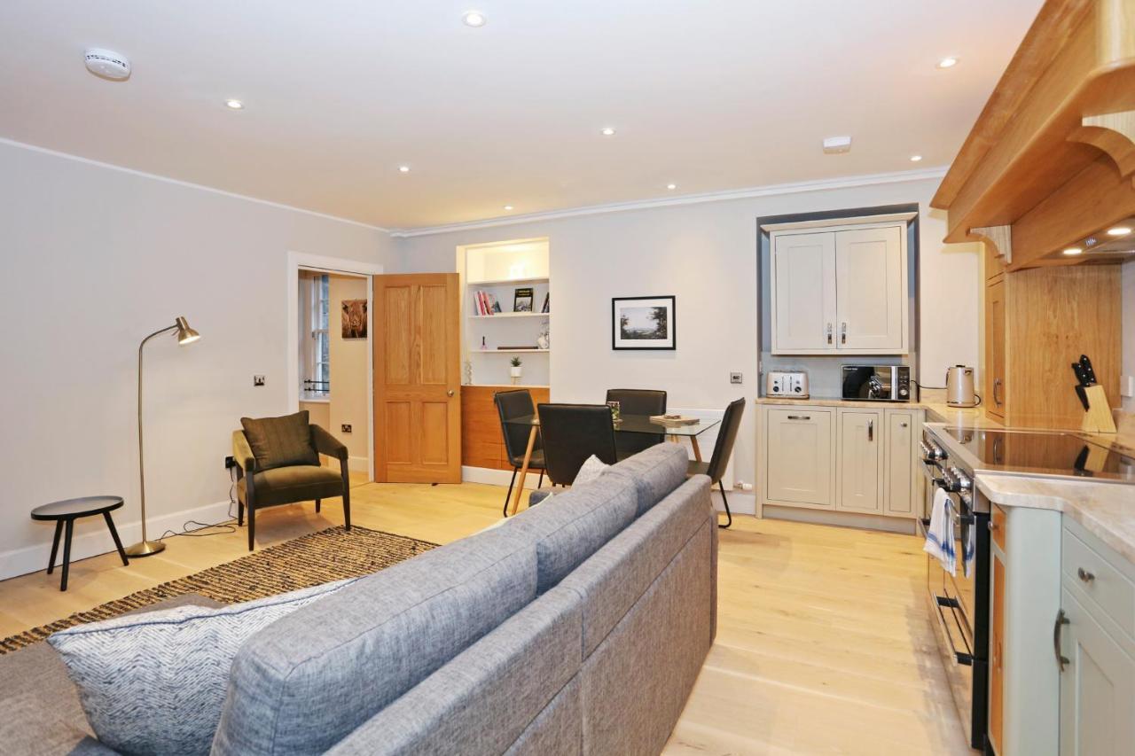 Joivy Modern And Airy Flat On The Historic Royal Mile Apartment Edinburgh Bagian luar foto