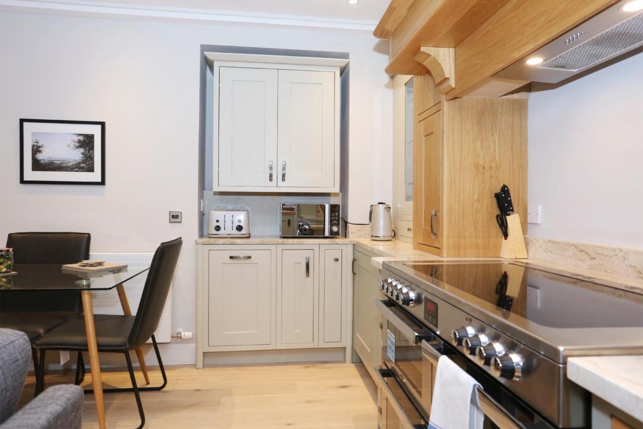 Joivy Modern And Airy Flat On The Historic Royal Mile Apartment Edinburgh Bagian luar foto