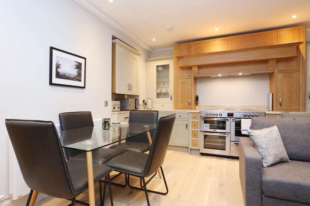 Joivy Modern And Airy Flat On The Historic Royal Mile Apartment Edinburgh Bagian luar foto