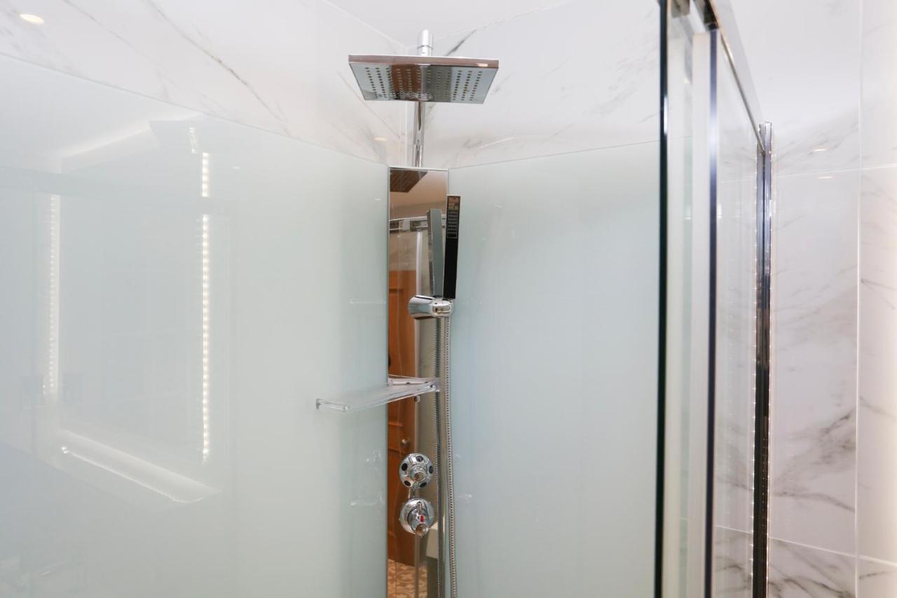 Joivy Modern And Airy Flat On The Historic Royal Mile Apartment Edinburgh Bagian luar foto